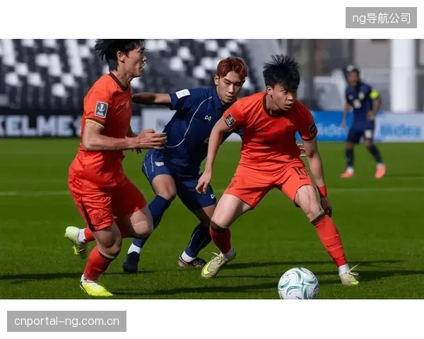 乌兹别克斯坦队的前场压迫战术曾有效克制日本队，展现了球队主动防守的能力。
